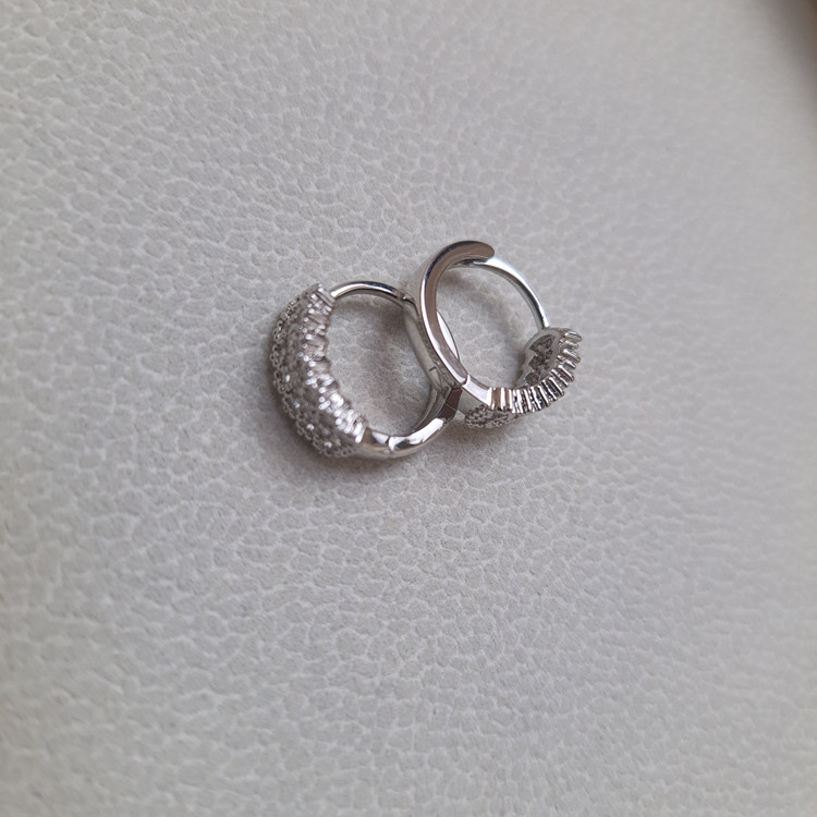 گوشواره حلقهای جواهری نگیندار مدل لوکس | رنگ نقرهای برند CM JEWELRY
