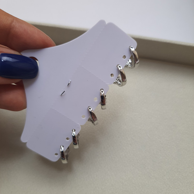 گوشواره حلقهای جواهری نگیندار مدل لوکس | رنگ نقرهای برند CM JEWELRY