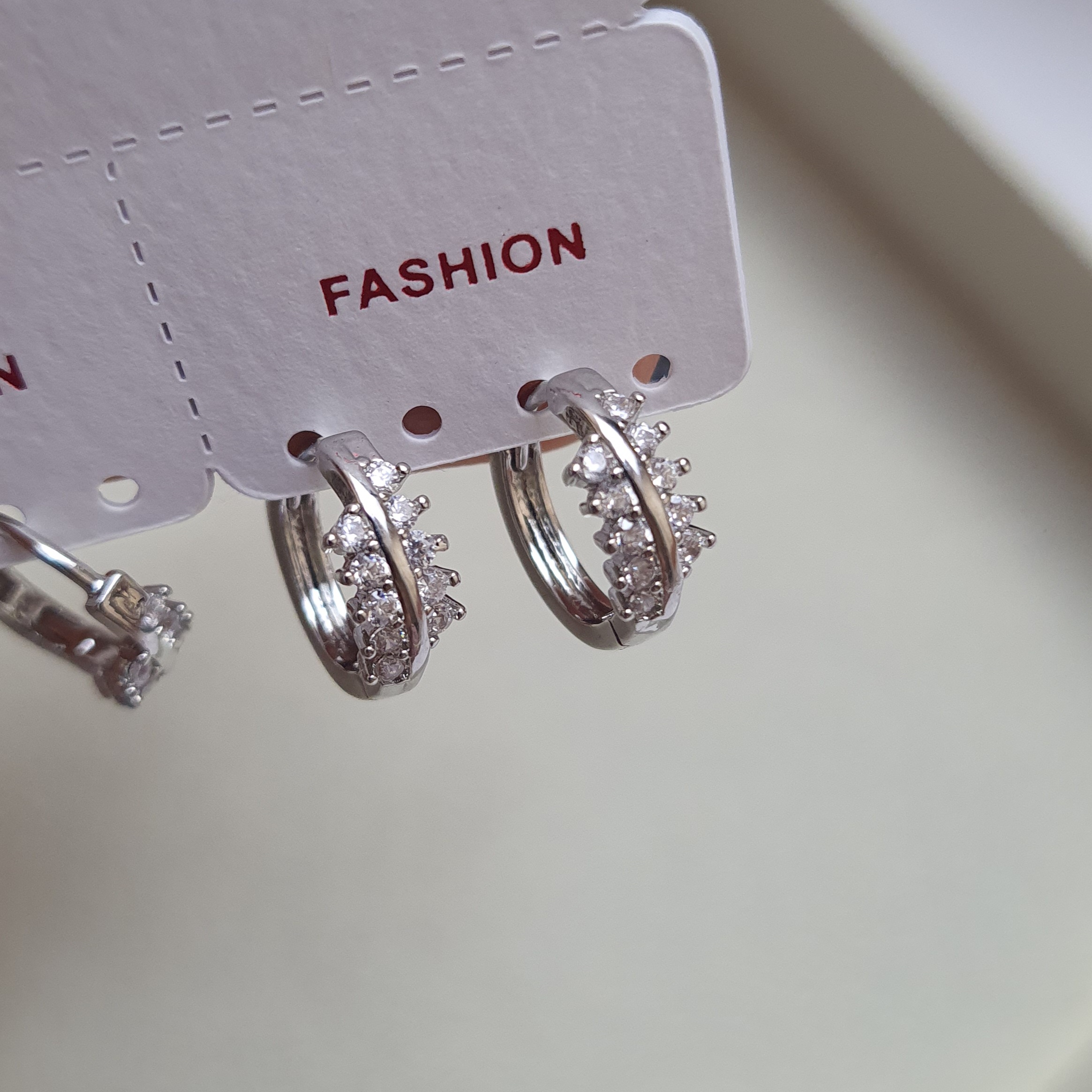 گوشواره حلقه‌ای نگین‌دار طرح شاخه | رنگ نقره‌ای برند CM JEWELRY