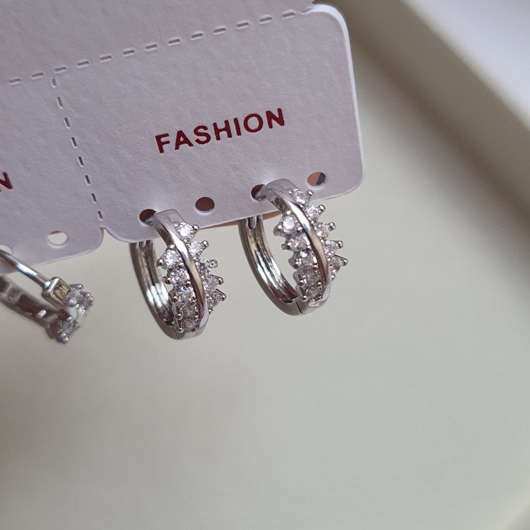 گوشواره حلقهای نگیندار طرح شاخه | رنگ نقرهای برند CM JEWELRY